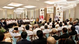 Presiden Prabowo di ruang rapat Wisma Danantara
Presiden Prabowo Subianto memimpin rapat terbatas kabinet di Wisma Danantara bahas prioritas investasi nasional. (Facebook.com @Setkab RI)