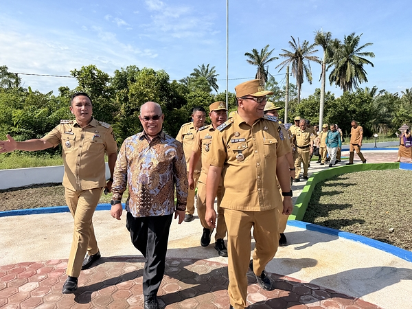 Musim Mas dan Pemerintah Kabupaten Deli Serdang berkolaborasi melalui pembangunan Alun-Alun Kecamatan Percut Sei Tuan yang diresmikan pada Selasa (4/8) yang dapat dimanfaatkan sebagai tempat berolahraga, berkumpul bersama keluarga, hingga mengembangkan aktivitas ekonomi masyarakat.