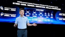 Yang Chaobin delivering a keynote at HUAWEI CONNECT 2026