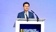 Bob Chen, President of Huawei Optical Business Product Line, Delivering the Speech