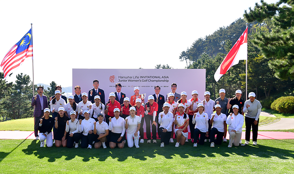 Turnamen Golf Putri Junior Asia Hanwha Life Invitational – Foto Bersama pada Upacara Penghargaan